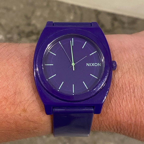 Nixon Japanese Mov’t Purple polycarbonate watch. Like NEW - Picture 2 of 5